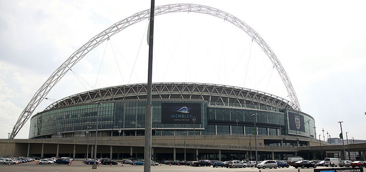 10 sân vận động bóng đá hàng đầu Vương quốc Anh theo sức chứa và các trận đấu đông đúc nhất
