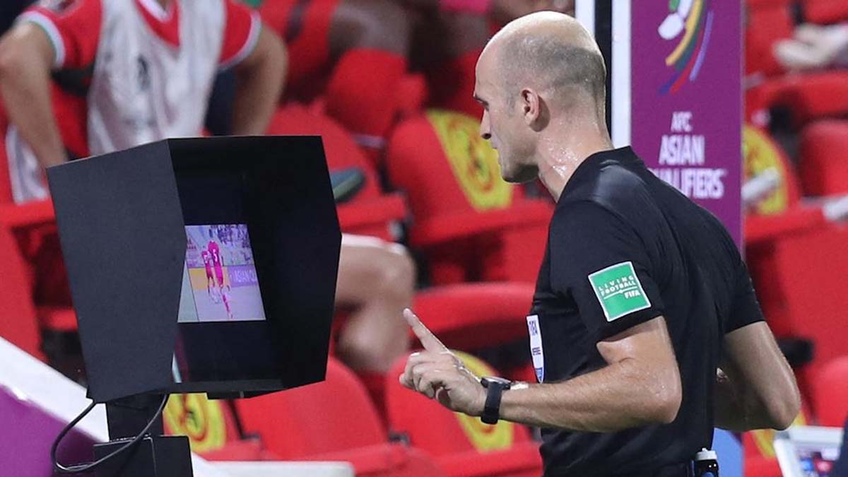 VAR là gì? Công nghệ VARcó áp dụng trong World Cup 2022?