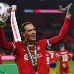 So sánh hai mùa giải FC và 24TOTY của V. Van Dijk trong FC Online...