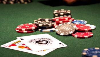 Cách chơi Poker – Thử thách bản thân với trò chơi độc đáo của Việt Nam