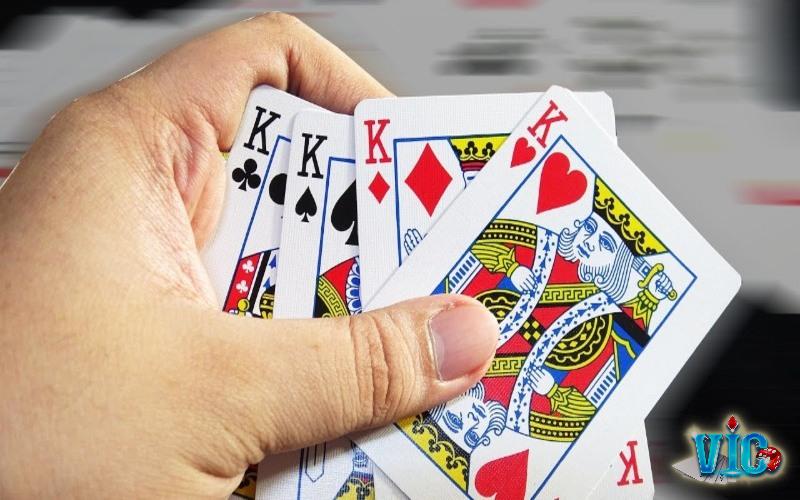 Trả lời: 4 cặp bài thẳng trong trò chơi mười ba được tính là bao nhiêu?