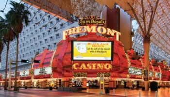 $1 deposit Mugshot Madness